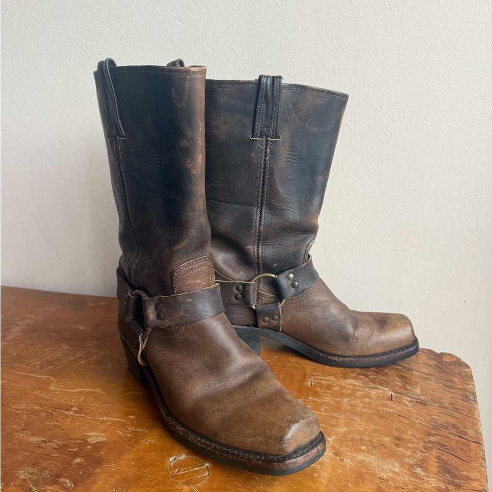 FRYE Womens 12R Boots Brown Leather Square Toe Harness Distressed 77300 Size 9 M